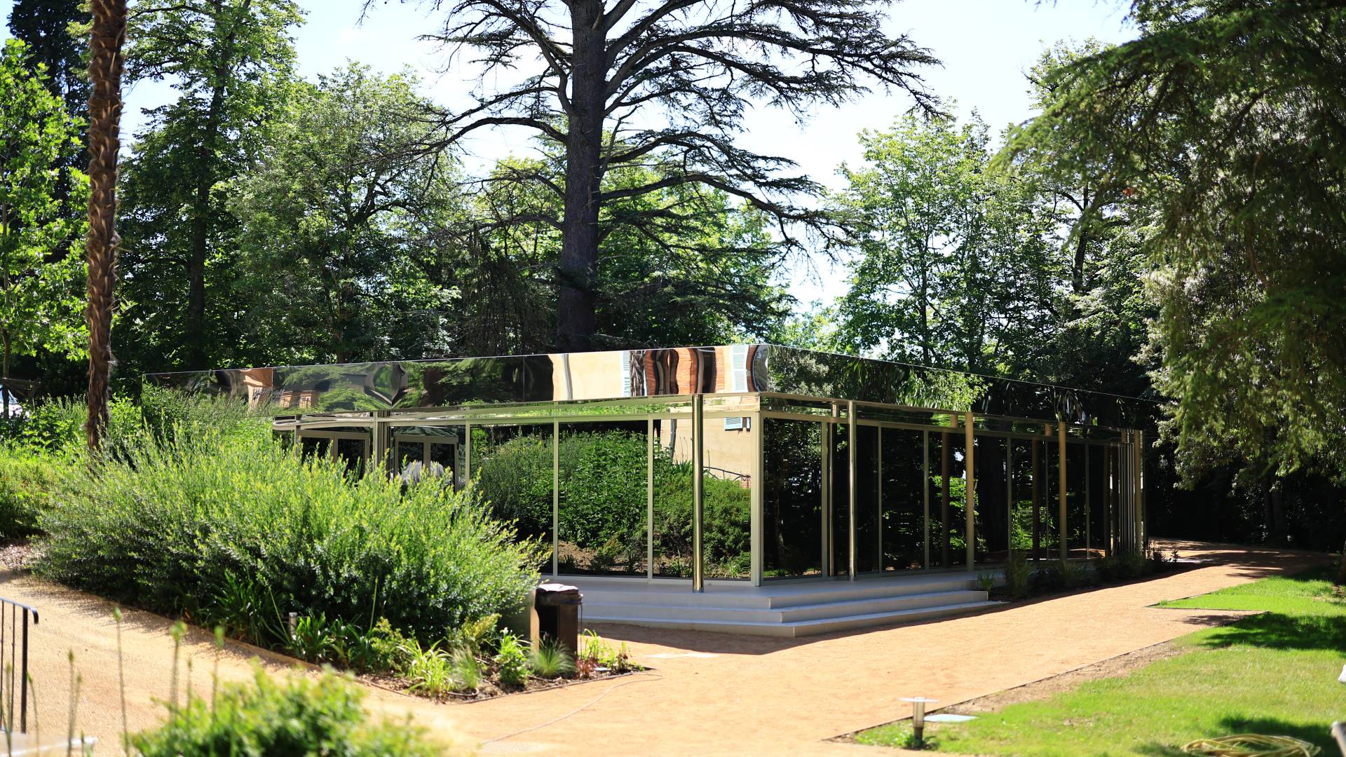 Le Pavillon dans le parc